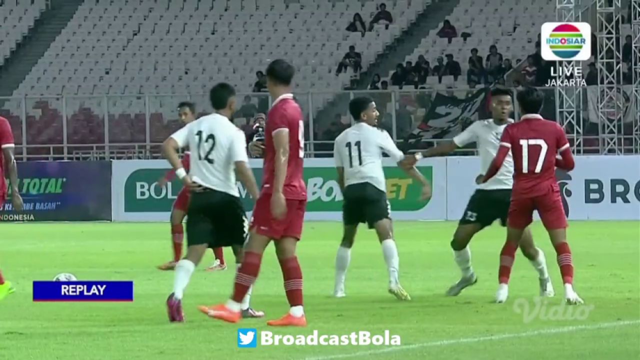 Mayweather vs Pacquiao?! Au uitat că joacă fotbal și și-au împărțit pumni pe terenul de fotbal! Imagini șocante: câte cartonașe roșii a arătat arbitrul_6