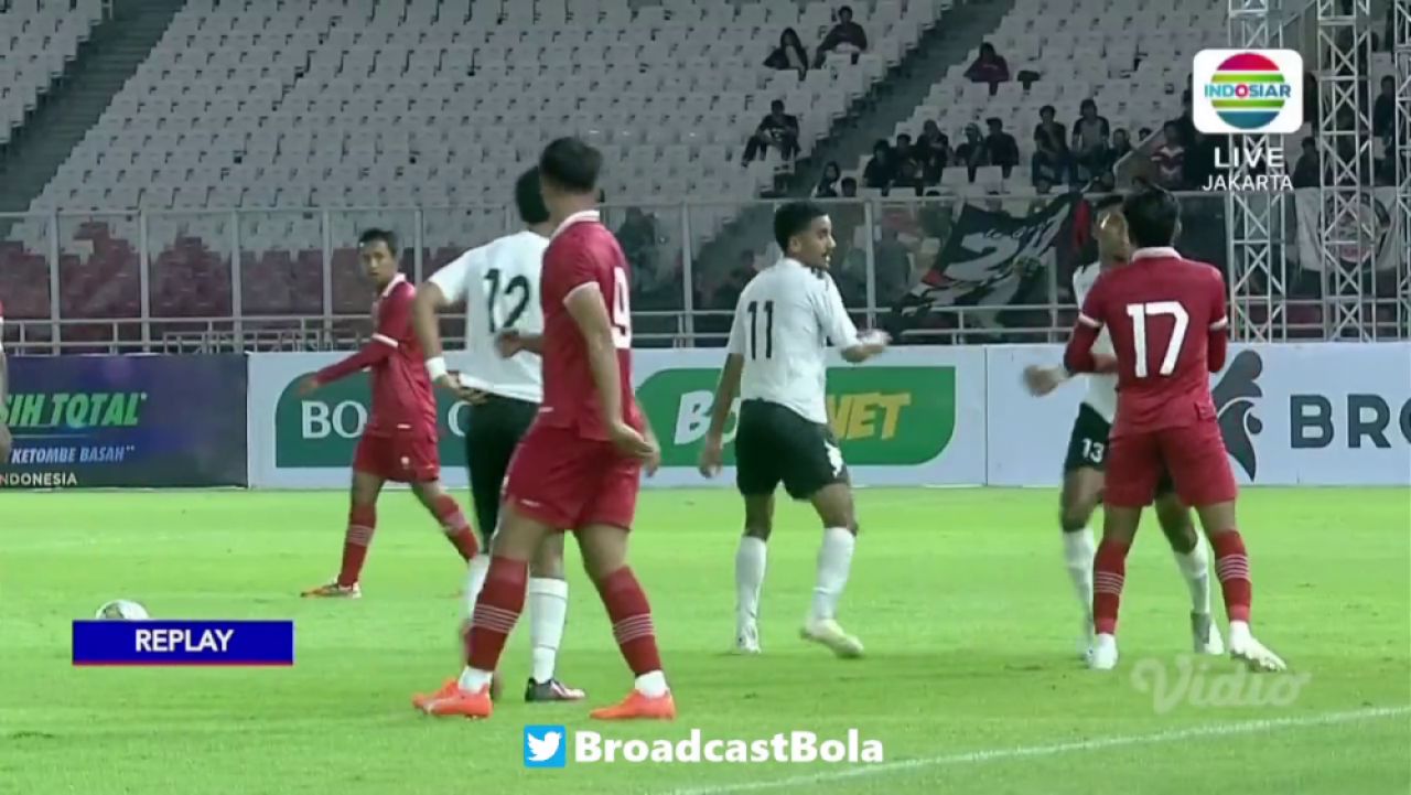 Mayweather vs Pacquiao?! Au uitat că joacă fotbal și și-au împărțit pumni pe terenul de fotbal! Imagini șocante: câte cartonașe roșii a arătat arbitrul_7