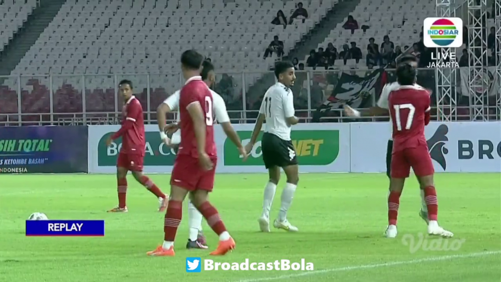 Mayweather vs Pacquiao?! Au uitat că joacă fotbal și și-au împărțit pumni pe terenul de fotbal! Imagini șocante: câte cartonașe roșii a arătat arbitrul_8