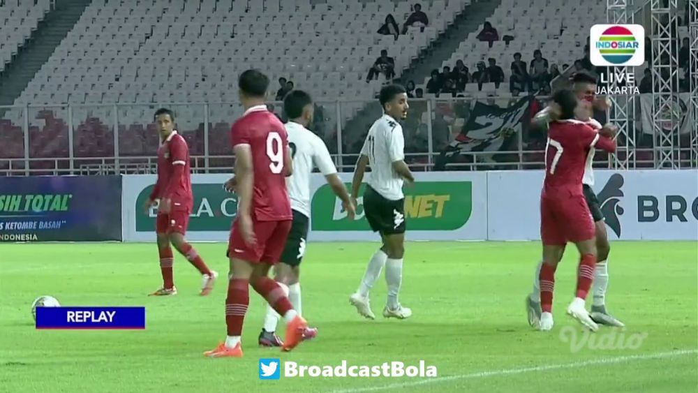Mayweather vs Pacquiao?! Au uitat că joacă fotbal și și-au împărțit pumni pe terenul de fotbal! Imagini șocante: câte cartonașe roșii a arătat arbitrul_9