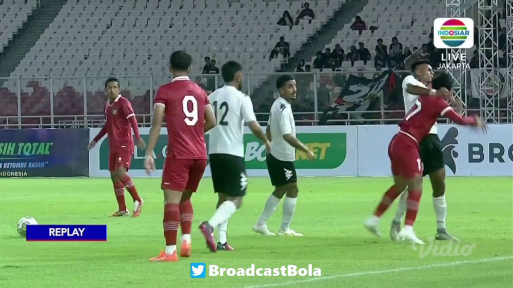 Mayweather vs Pacquiao?! Au uitat că joacă fotbal și și-au împărțit pumni pe terenul de fotbal! Imagini șocante: câte cartonașe roșii a arătat arbitrul_10