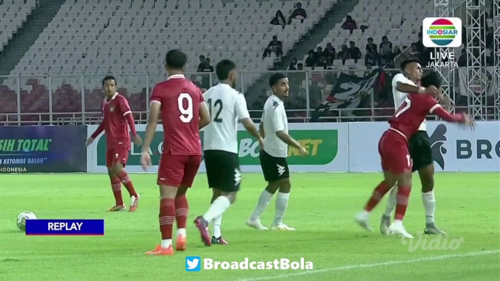 Mayweather vs Pacquiao?! Au uitat că joacă fotbal și și-au împărțit pumni pe terenul de fotbal! Imagini șocante: câte cartonașe roșii a arătat arbitrul_10