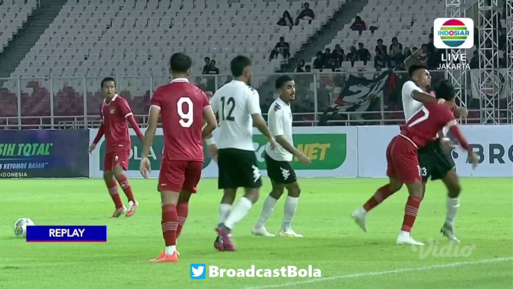 Mayweather vs Pacquiao?! Au uitat că joacă fotbal și și-au împărțit pumni pe terenul de fotbal! Imagini șocante: câte cartonașe roșii a arătat arbitrul_11