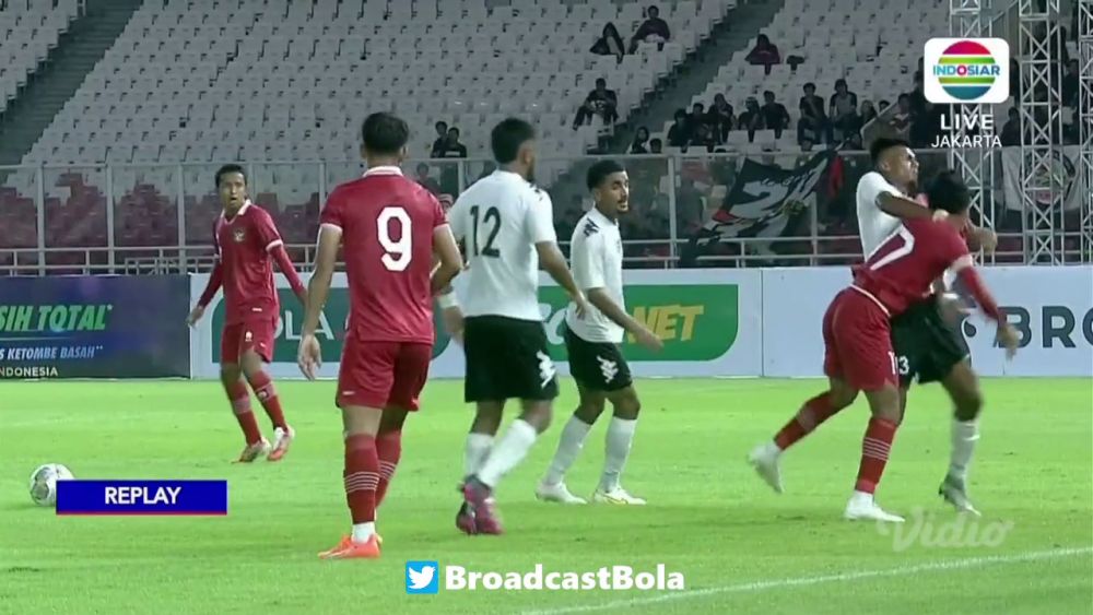 Mayweather vs Pacquiao?! Au uitat că joacă fotbal și și-au împărțit pumni pe terenul de fotbal! Imagini șocante: câte cartonașe roșii a arătat arbitrul_11