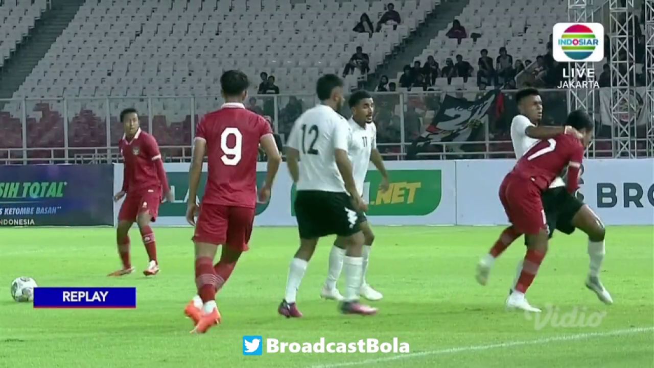 Mayweather vs Pacquiao?! Au uitat că joacă fotbal și și-au împărțit pumni pe terenul de fotbal! Imagini șocante: câte cartonașe roșii a arătat arbitrul_12