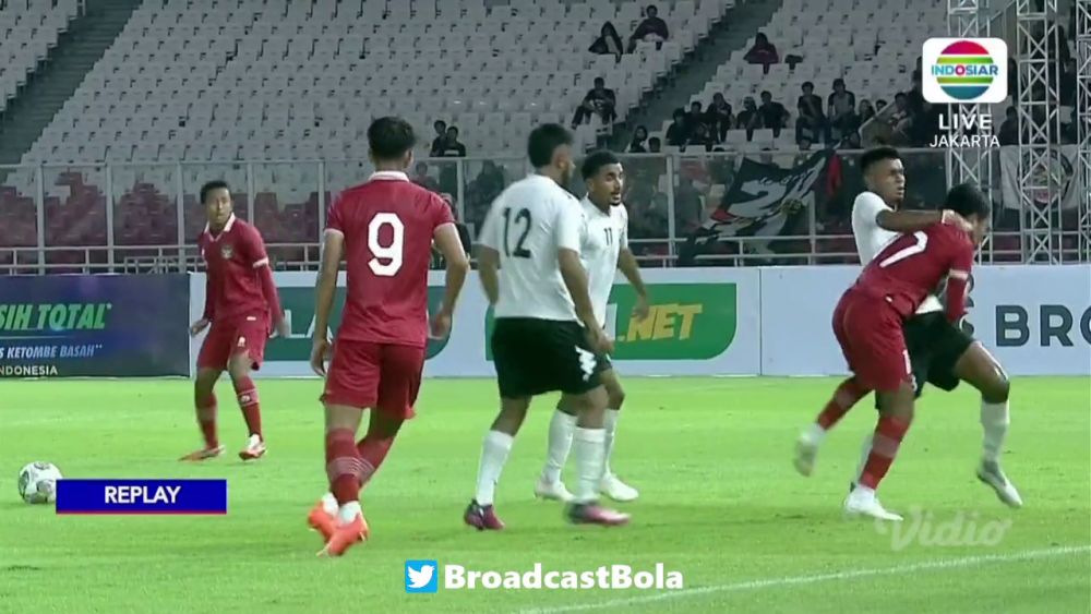 Mayweather vs Pacquiao?! Au uitat că joacă fotbal și și-au împărțit pumni pe terenul de fotbal! Imagini șocante: câte cartonașe roșii a arătat arbitrul_12