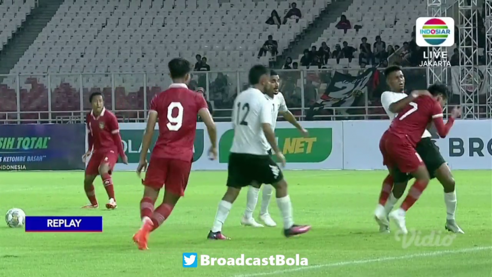 Mayweather vs Pacquiao?! Au uitat că joacă fotbal și și-au împărțit pumni pe terenul de fotbal! Imagini șocante: câte cartonașe roșii a arătat arbitrul_13