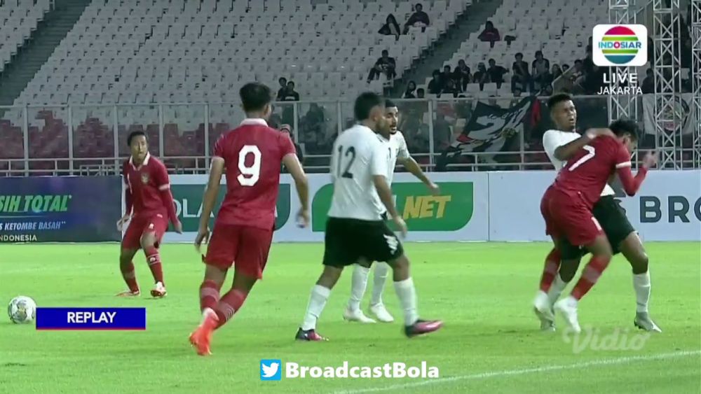 Mayweather vs Pacquiao?! Au uitat că joacă fotbal și și-au împărțit pumni pe terenul de fotbal! Imagini șocante: câte cartonașe roșii a arătat arbitrul_13