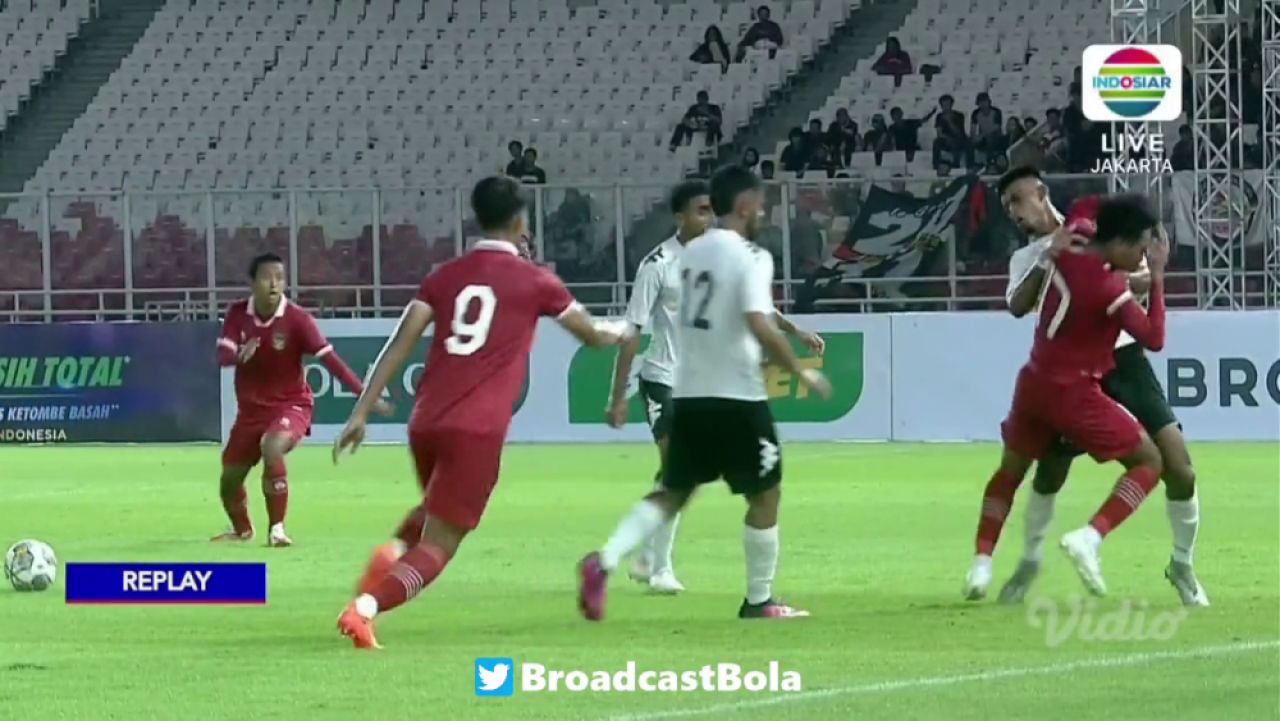 Mayweather vs Pacquiao?! Au uitat că joacă fotbal și și-au împărțit pumni pe terenul de fotbal! Imagini șocante: câte cartonașe roșii a arătat arbitrul_14