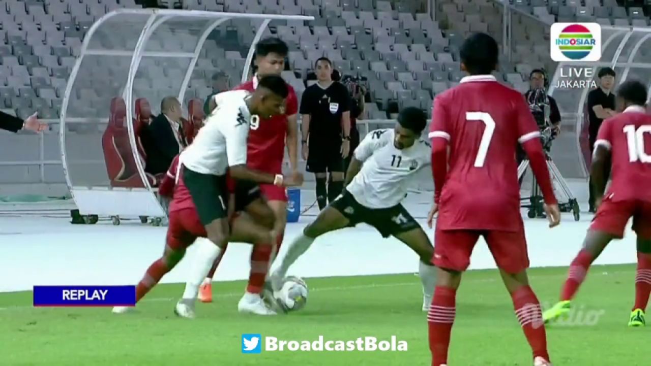 Mayweather vs Pacquiao?! Au uitat că joacă fotbal și și-au împărțit pumni pe terenul de fotbal! Imagini șocante: câte cartonașe roșii a arătat arbitrul_24