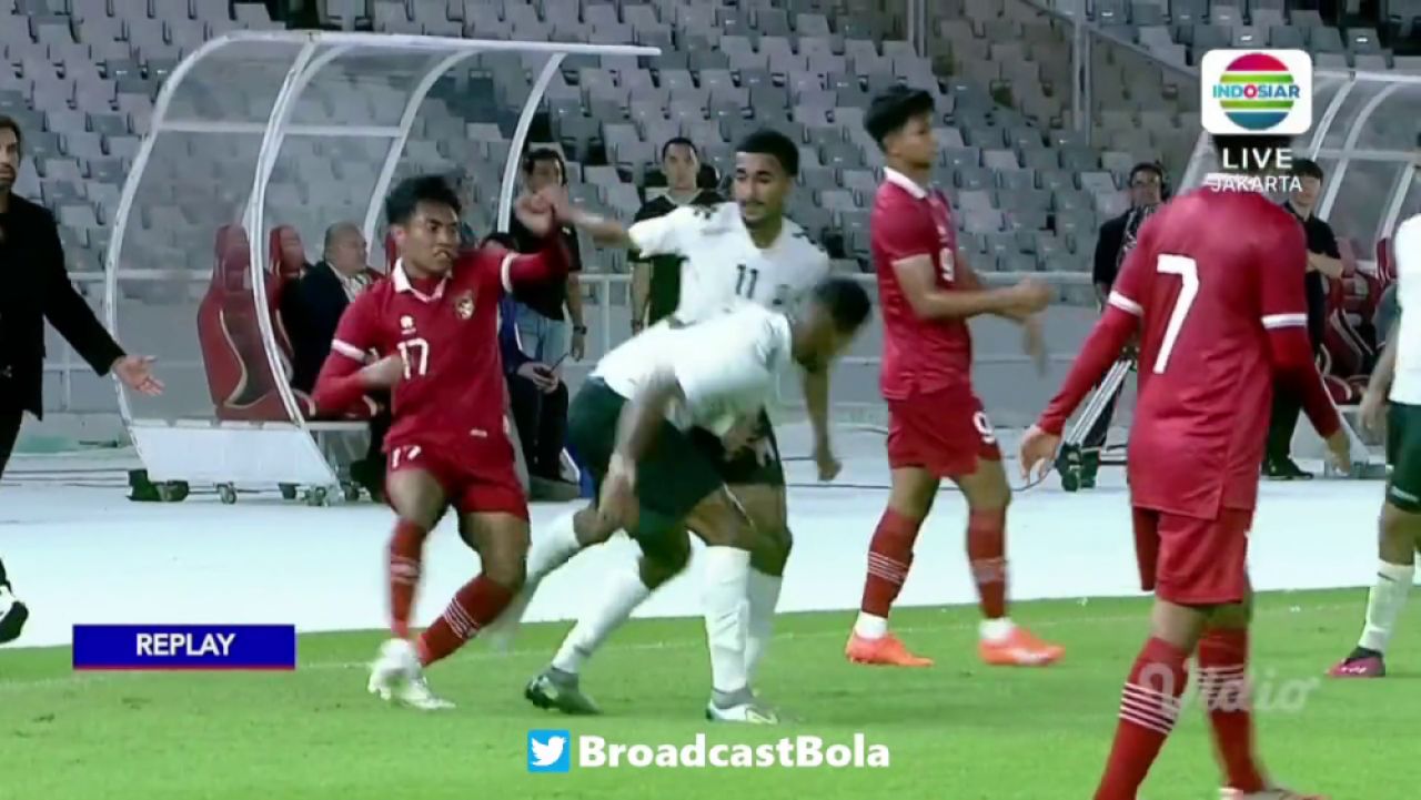 Mayweather vs Pacquiao?! Au uitat că joacă fotbal și și-au împărțit pumni pe terenul de fotbal! Imagini șocante: câte cartonașe roșii a arătat arbitrul_26
