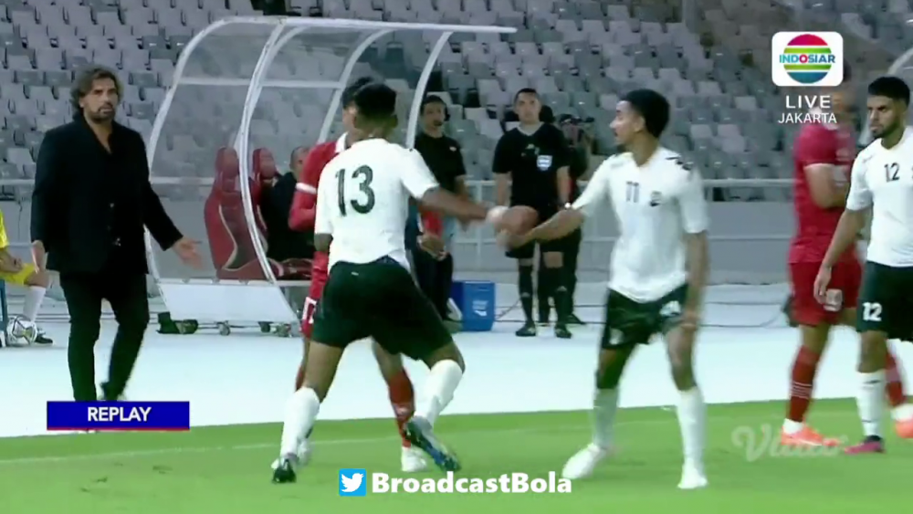 Mayweather vs Pacquiao?! Au uitat că joacă fotbal și și-au împărțit pumni pe terenul de fotbal! Imagini șocante: câte cartonașe roșii a arătat arbitrul_28