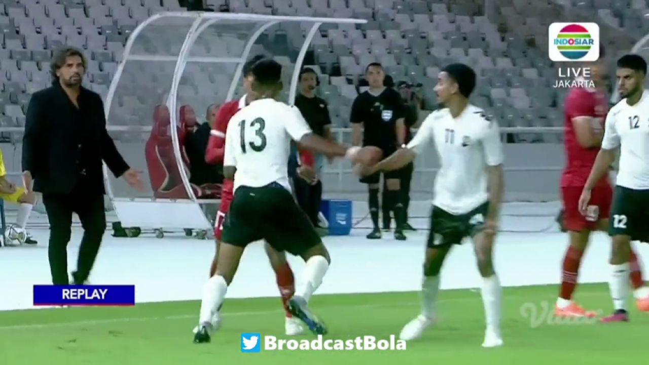 Mayweather vs Pacquiao?! Au uitat că joacă fotbal și și-au împărțit pumni pe terenul de fotbal! Imagini șocante: câte cartonașe roșii a arătat arbitrul_28