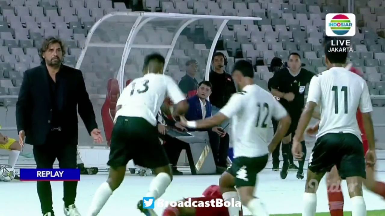 Mayweather vs Pacquiao?! Au uitat că joacă fotbal și și-au împărțit pumni pe terenul de fotbal! Imagini șocante: câte cartonașe roșii a arătat arbitrul_34