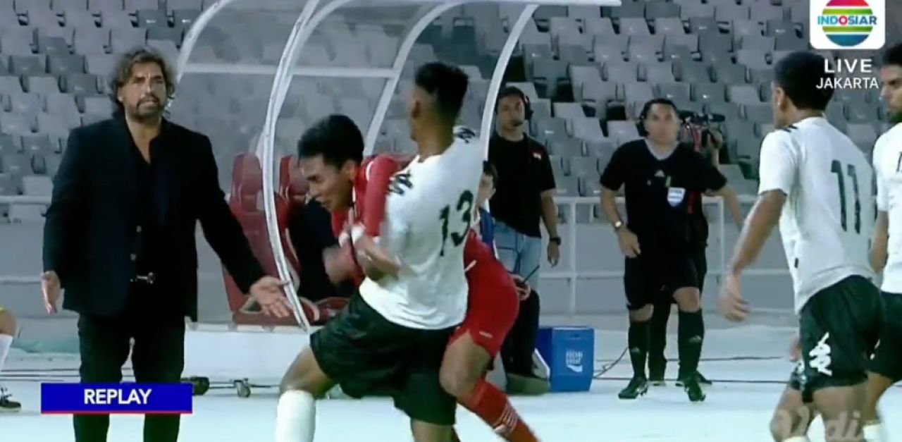 Mayweather vs Pacquiao?! Au uitat că joacă fotbal și și-au împărțit pumni pe terenul de fotbal! Imagini șocante: câte cartonașe roșii a arătat arbitrul_41