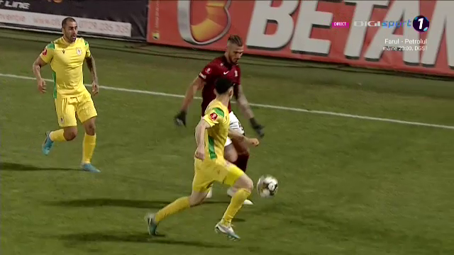 Golgheterul Dugandzic a înscris din penalty, dar a ratat la „reluare”! Faza care îi putea aduce victoria Rapidului _2