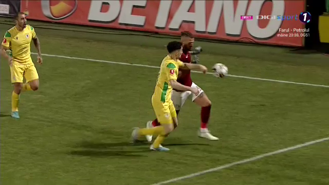 Golgheterul Dugandzic a înscris din penalty, dar a ratat la „reluare”! Faza care îi putea aduce victoria Rapidului _5