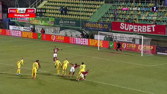 Golgheterul Dugandzic a înscris din penalty, dar a ratat la „reluare”! Faza care îi putea aduce victoria Rapidului _7
