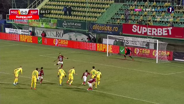 Golgheterul Dugandzic a înscris din penalty, dar a ratat la „reluare”! Faza care îi putea aduce victoria Rapidului _8