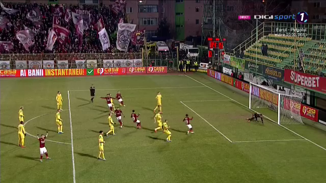 Golgheterul Dugandzic a înscris din penalty, dar a ratat la „reluare”! Faza care îi putea aduce victoria Rapidului _16