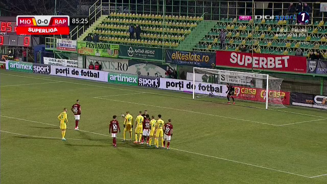 Golgheterul Dugandzic a înscris din penalty, dar a ratat la „reluare”! Faza care îi putea aduce victoria Rapidului _19