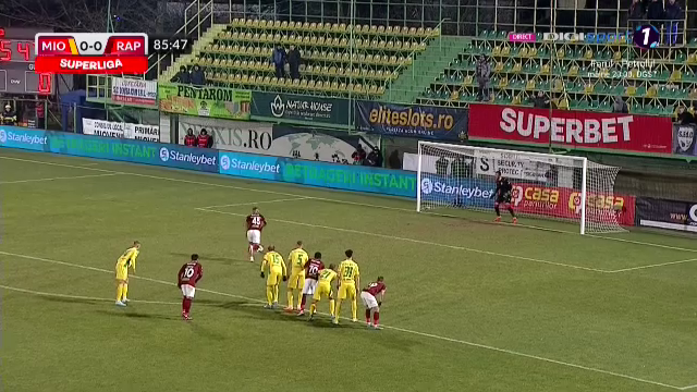 Golgheterul Dugandzic a înscris din penalty, dar a ratat la „reluare”! Faza care îi putea aduce victoria Rapidului _21