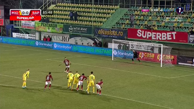 Golgheterul Dugandzic a înscris din penalty, dar a ratat la „reluare”! Faza care îi putea aduce victoria Rapidului _22