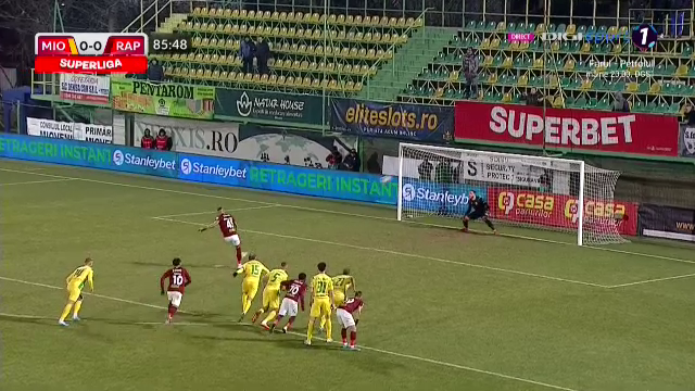Golgheterul Dugandzic a înscris din penalty, dar a ratat la „reluare”! Faza care îi putea aduce victoria Rapidului _23