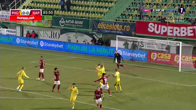 Golgheterul Dugandzic a înscris din penalty, dar a ratat la „reluare”! Faza care îi putea aduce victoria Rapidului _25
