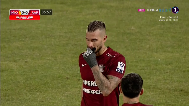 Golgheterul Dugandzic a înscris din penalty, dar a ratat la „reluare”! Faza care îi putea aduce victoria Rapidului _29