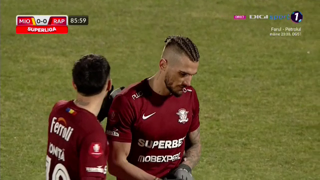 Golgheterul Dugandzic a înscris din penalty, dar a ratat la „reluare”! Faza care îi putea aduce victoria Rapidului _31