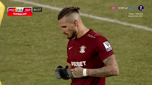 Golgheterul Dugandzic a înscris din penalty, dar a ratat la „reluare”! Faza care îi putea aduce victoria Rapidului _33