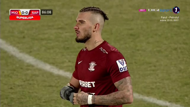 Golgheterul Dugandzic a înscris din penalty, dar a ratat la „reluare”! Faza care îi putea aduce victoria Rapidului _35