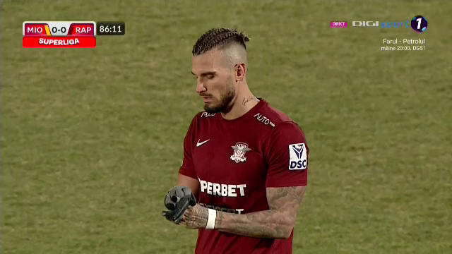 Golgheterul Dugandzic a înscris din penalty, dar a ratat la „reluare”! Faza care îi putea aduce victoria Rapidului _36
