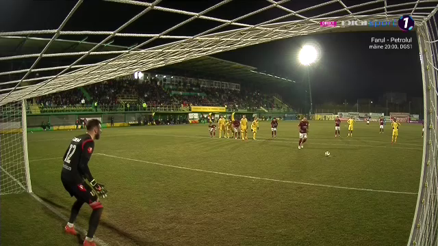 Golgheterul Dugandzic a înscris din penalty, dar a ratat la „reluare”! Faza care îi putea aduce victoria Rapidului _43
