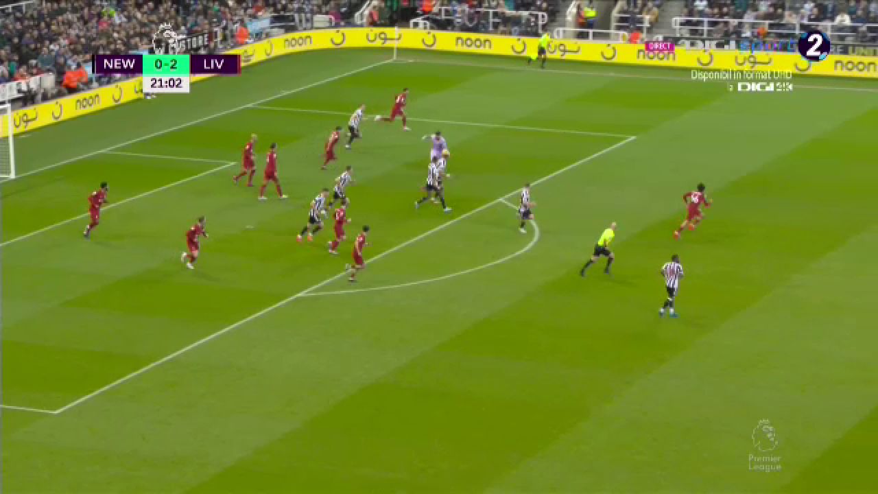Ce-a fost în capul lui?! Arbitrul i-a arătat direct cartonașul roșu portarului de la Newcastle în meciul cu Liverpool_2