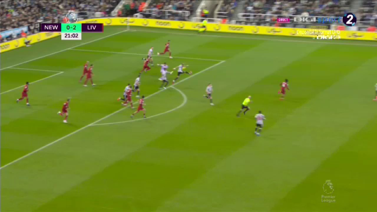 Ce-a fost în capul lui?! Arbitrul i-a arătat direct cartonașul roșu portarului de la Newcastle în meciul cu Liverpool_3
