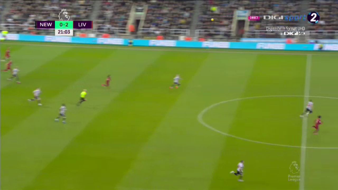 Ce-a fost în capul lui?! Arbitrul i-a arătat direct cartonașul roșu portarului de la Newcastle în meciul cu Liverpool_5