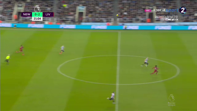 Ce-a fost în capul lui?! Arbitrul i-a arătat direct cartonașul roșu portarului de la Newcastle în meciul cu Liverpool_6