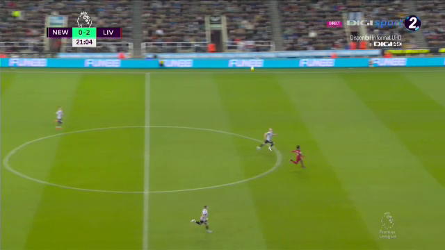 Ce-a fost în capul lui?! Arbitrul i-a arătat direct cartonașul roșu portarului de la Newcastle în meciul cu Liverpool_7