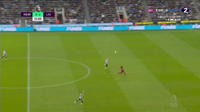 Ce-a fost în capul lui?! Arbitrul i-a arătat direct cartonașul roșu portarului de la Newcastle în meciul cu Liverpool_8