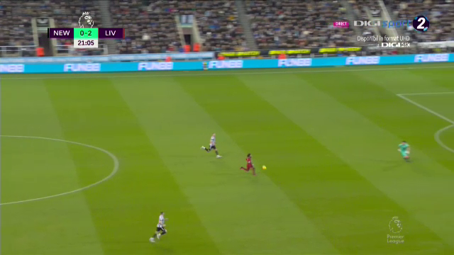 Ce-a fost în capul lui?! Arbitrul i-a arătat direct cartonașul roșu portarului de la Newcastle în meciul cu Liverpool_9