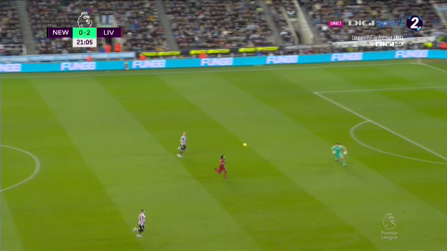 Ce-a fost în capul lui?! Arbitrul i-a arătat direct cartonașul roșu portarului de la Newcastle în meciul cu Liverpool_10