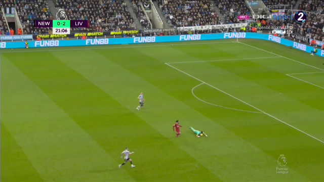Ce-a fost în capul lui?! Arbitrul i-a arătat direct cartonașul roșu portarului de la Newcastle în meciul cu Liverpool_13