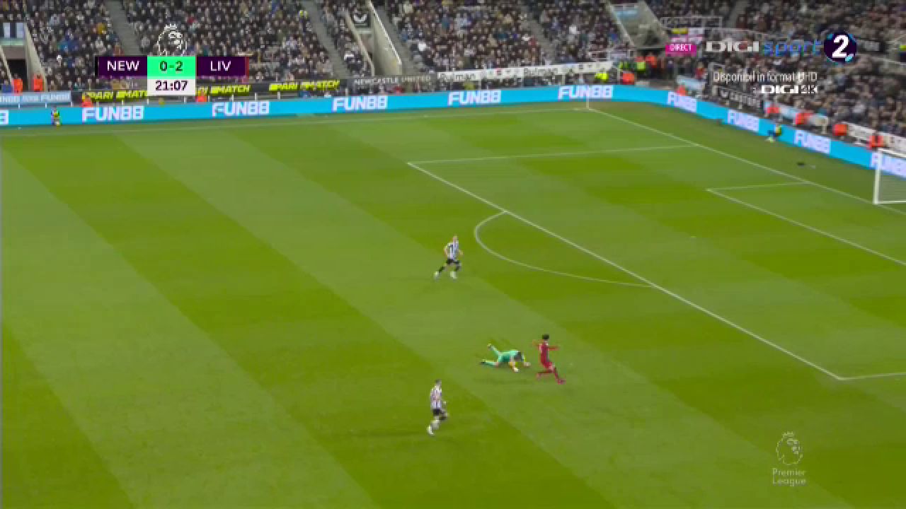 Ce-a fost în capul lui?! Arbitrul i-a arătat direct cartonașul roșu portarului de la Newcastle în meciul cu Liverpool_16