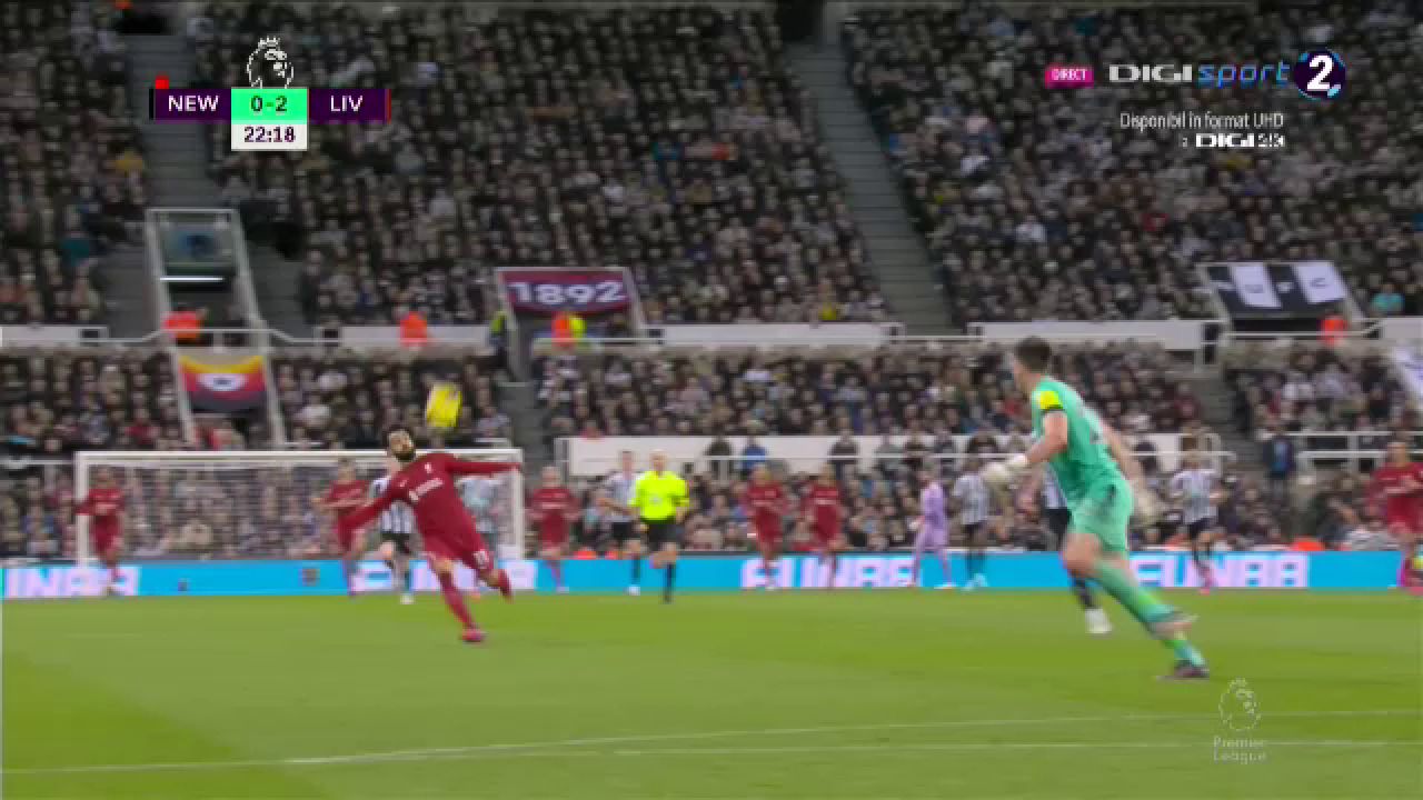 Ce-a fost în capul lui?! Arbitrul i-a arătat direct cartonașul roșu portarului de la Newcastle în meciul cu Liverpool_25