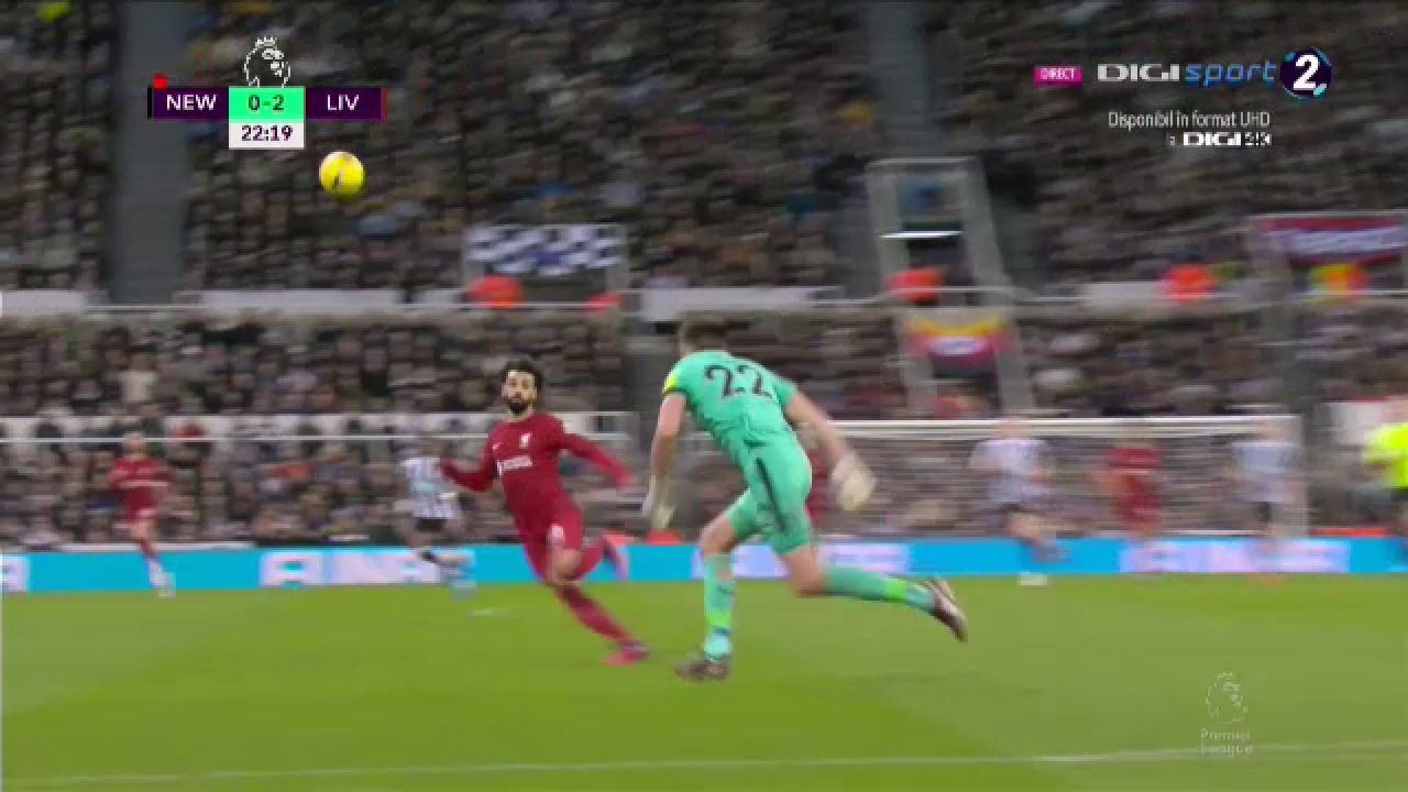 Ce-a fost în capul lui?! Arbitrul i-a arătat direct cartonașul roșu portarului de la Newcastle în meciul cu Liverpool_27