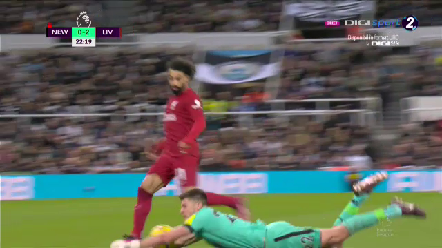 Ce-a fost în capul lui?! Arbitrul i-a arătat direct cartonașul roșu portarului de la Newcastle în meciul cu Liverpool_31