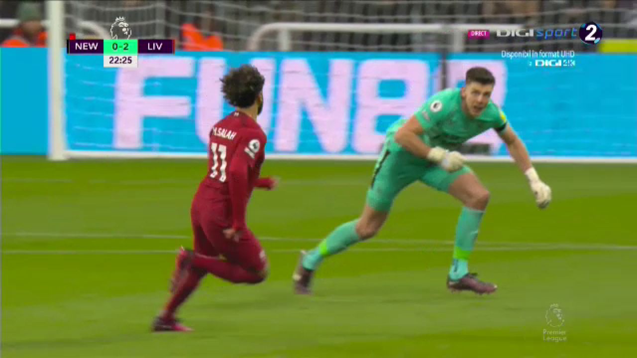 Ce-a fost în capul lui?! Arbitrul i-a arătat direct cartonașul roșu portarului de la Newcastle în meciul cu Liverpool_39