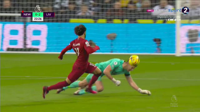 Ce-a fost în capul lui?! Arbitrul i-a arătat direct cartonașul roșu portarului de la Newcastle în meciul cu Liverpool_41